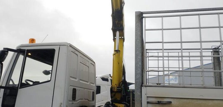 IVECO Iveco 18T + grue  CE-296-EH