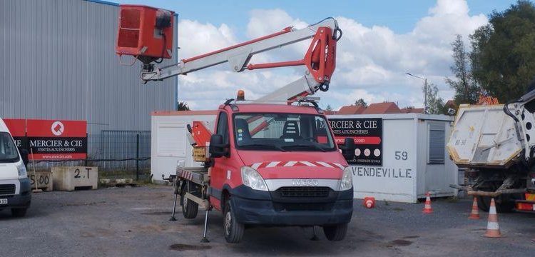 IVECO 35S11 AVEC NACELLE MULTITEL MX170 16M  CW-072-QG