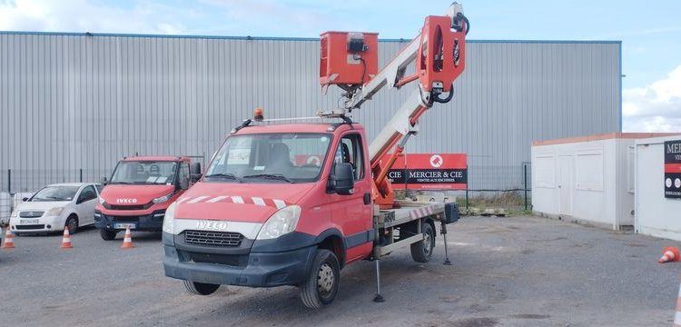 IVECO 35S11 AVEC NACELLE MULTITEL MX170 16M  CW-072-QG