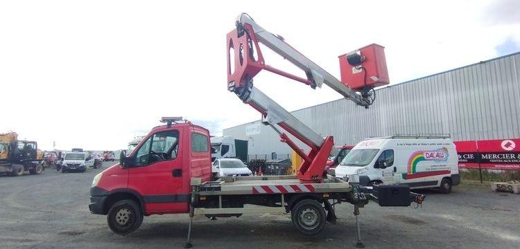 IVECO 35S11 AVEC NACELLE MULTITEL MX170 16M  CW-072-QG