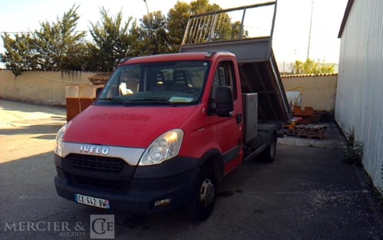 IVECO 35C13 BENNE SIMPLE CABINE COFFRE  CX-642-BW