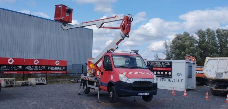 IVECO 35S11 AVEC NACELLE MULTITEL MX170 16M ROUGE CZ-074-FW