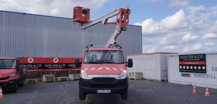 IVECO 35S11 AVEC NACELLE MULTITEL MX170 16M ROUGE CZ-074-FW