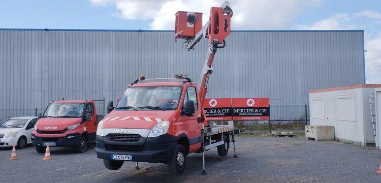 IVECO 35S11 AVEC NACELLE MULTITEL MX170 16M ROUGE CZ-074-FW