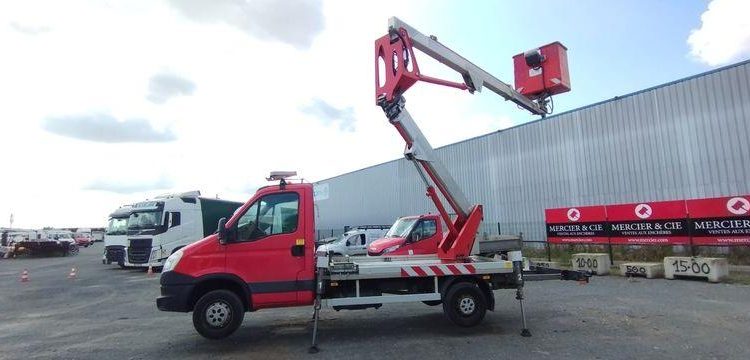 IVECO 35S11 AVEC NACELLE MULTITEL MX170 16M ROUGE CZ-074-FW