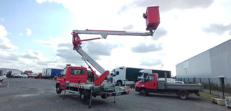 IVECO 35S11 AVEC NACELLE MULTITEL MX170 16M ROUGE CZ-074-FW