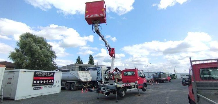 IVECO 35S11 AVEC NACELLE MULTITEL MX170 16M ROUGE CZ-074-FW