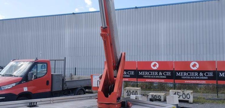 IVECO 35S11 AVEC NACELLE MULTITEL MX170 16M ROUGE CZ-074-FW