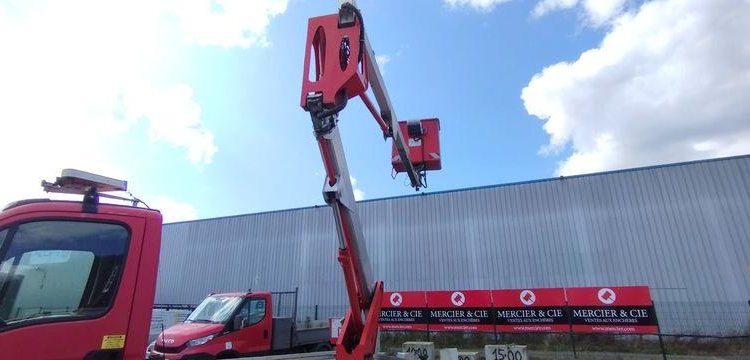 IVECO 35S11 AVEC NACELLE MULTITEL MX170 16M ROUGE CZ-074-FW