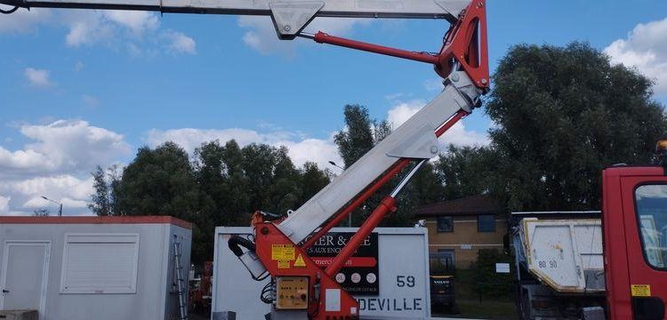 IVECO 35S11 AVEC NACELLE MULTITEL MX170 16M ROUGE CZ-074-FW