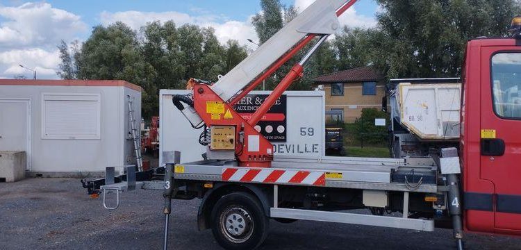 IVECO 35S11 AVEC NACELLE MULTITEL MX170 16M ROUGE CZ-074-FW