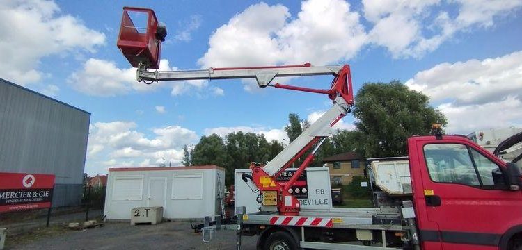 IVECO 35S11 AVEC NACELLE MULTITEL MX170 16M ROUGE CZ-074-FW