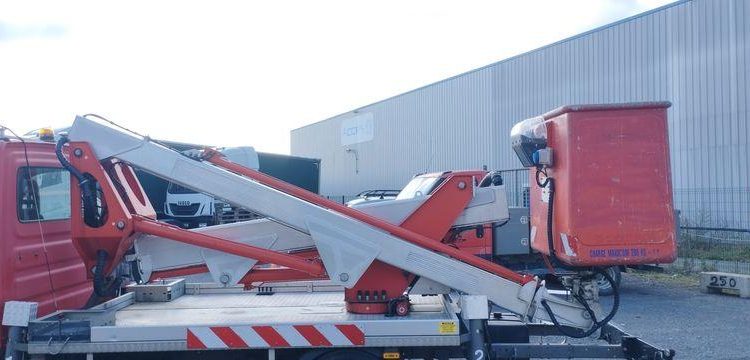 IVECO 35S11 AVEC NACELLE MULTITEL MX170 16M ROUGE CZ-074-FW