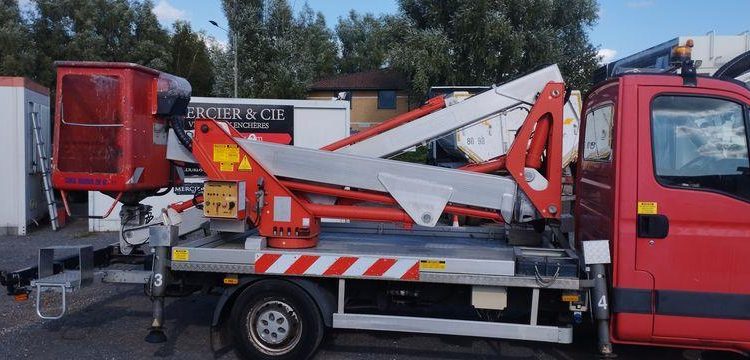 IVECO 35S11 AVEC NACELLE MULTITEL MX170 16M ROUGE CZ-074-FW