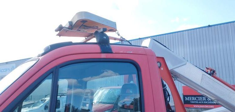 IVECO 35S11 AVEC NACELLE MULTITEL MX170 16M ROUGE CZ-074-FW