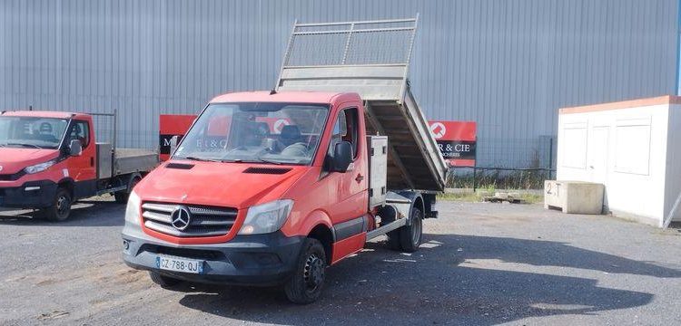 MERCEDES SPRINTER BENNE AVEC COFFRE ACIER DIESEL – 20493 KMS – ANNEE 2013 ROUGE CZ-788-QJ