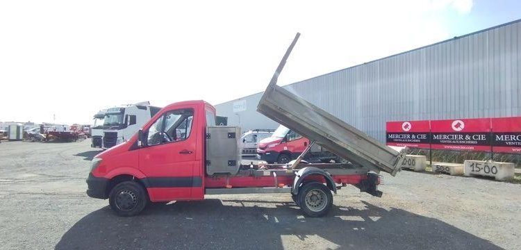 MERCEDES SPRINTER BENNE AVEC COFFRE ACIER DIESEL – 20493 KMS – ANNEE 2013 ROUGE CZ-788-QJ