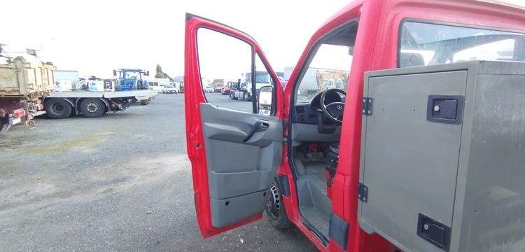 MERCEDES SPRINTER BENNE AVEC COFFRE ACIER DIESEL – 20493 KMS – ANNEE 2013 ROUGE CZ-788-QJ