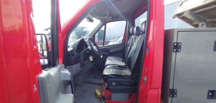 MERCEDES SPRINTER BENNE AVEC COFFRE ACIER DIESEL – 20493 KMS – ANNEE 2013 ROUGE CZ-788-QJ