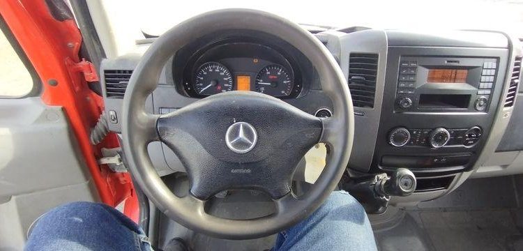 MERCEDES SPRINTER BENNE AVEC COFFRE ACIER DIESEL – 20493 KMS – ANNEE 2013 ROUGE CZ-788-QJ