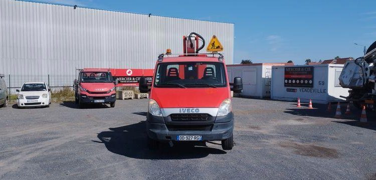 IVECO 35S11 AVEC NACELLE MULTITEL MT202DS 20M – NON ROULANT ROUGE DD-927-RG