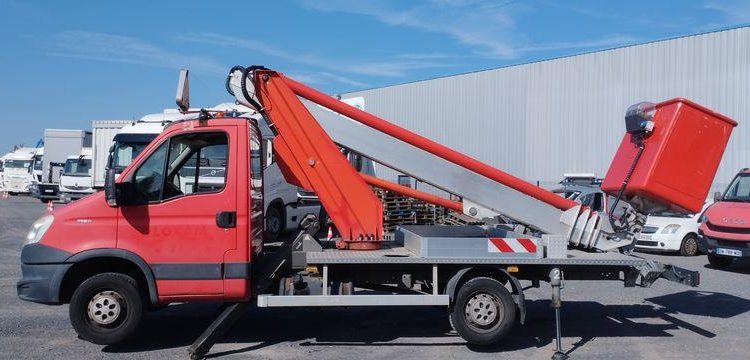 IVECO 35S11 AVEC NACELLE MULTITEL MT202DS 20M – NON ROULANT ROUGE DD-927-RG