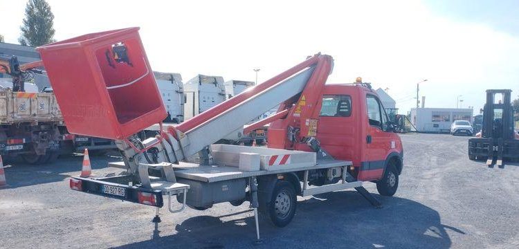 IVECO 35S11 AVEC NACELLE MULTITEL MT202DS 20M – NON ROULANT ROUGE DD-927-RG