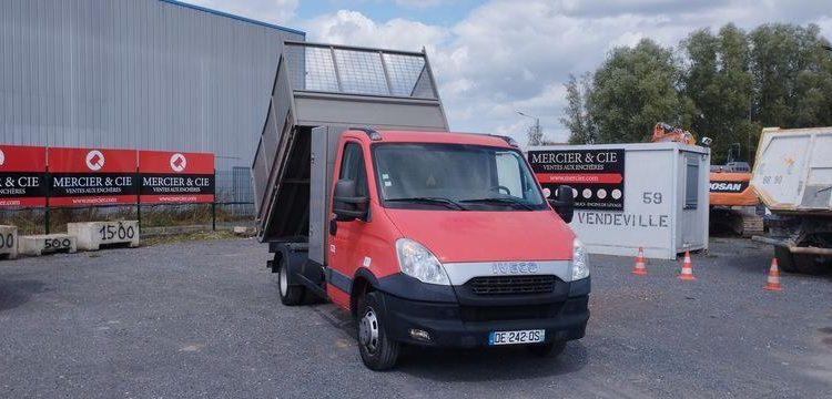 IVECO 35C13 BENNE SIMPLE CABINE COFFRE ROUGE DE-242-QS