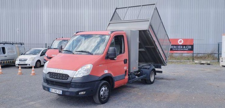 IVECO 35C13 BENNE SIMPLE CABINE COFFRE ROUGE DE-242-QS