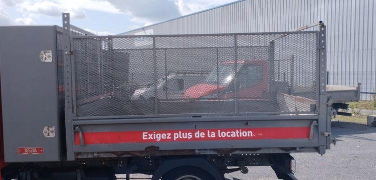 IVECO 35C13 BENNE SIMPLE CABINE COFFRE ROUGE DE-242-QS