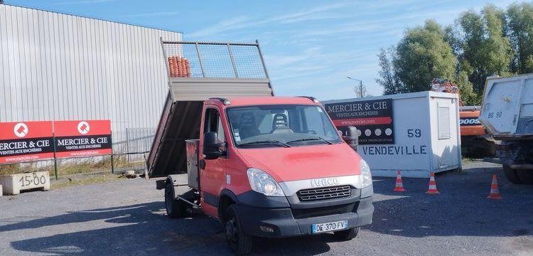 IVECO 35C13 BENNE SIMPLE CABINE COFFRE ROUGE DE-370-FV