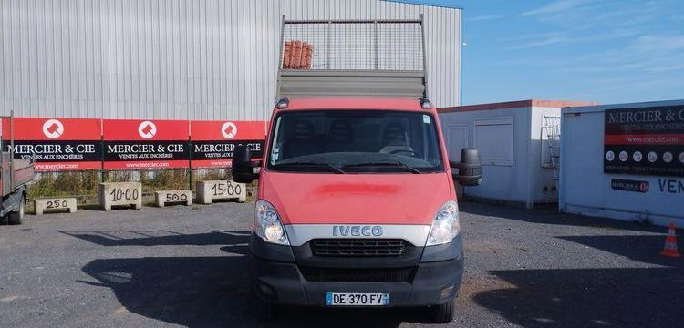 IVECO 35C13 BENNE SIMPLE CABINE COFFRE ROUGE DE-370-FV