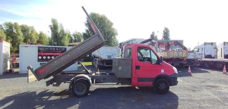 IVECO 35C13 BENNE SIMPLE CABINE COFFRE ROUGE DE-370-FV