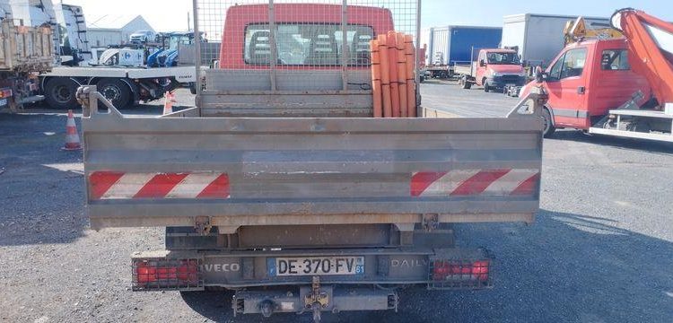 IVECO 35C13 BENNE SIMPLE CABINE COFFRE ROUGE DE-370-FV