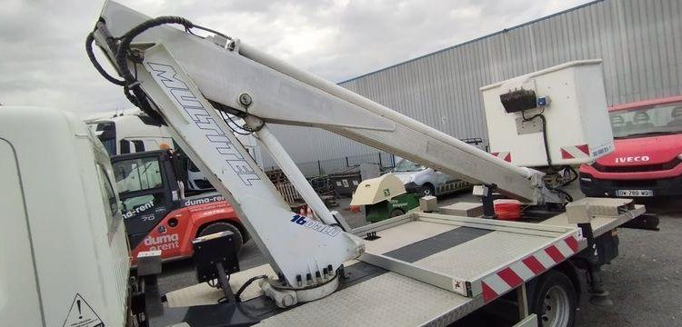 NISSAN CABSTAR AVEC NACELLE MULTITEL 160ALUDS 16M NON ROULANT  DR-181-YV