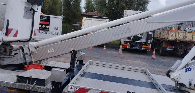 NISSAN CABSTAR AVEC NACELLE MULTITEL 160ALUDS 16M NON ROULANT  DR-181-YV