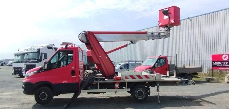 IVECO 35S11 AVEC NACELLE MULTITEL MT202DS 20M ROUGE DS-558-CW