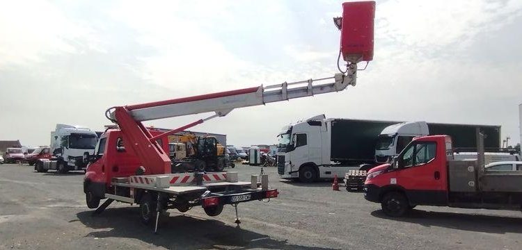 IVECO 35S11 AVEC NACELLE MULTITEL MT202DS 20M ROUGE DS-558-CW