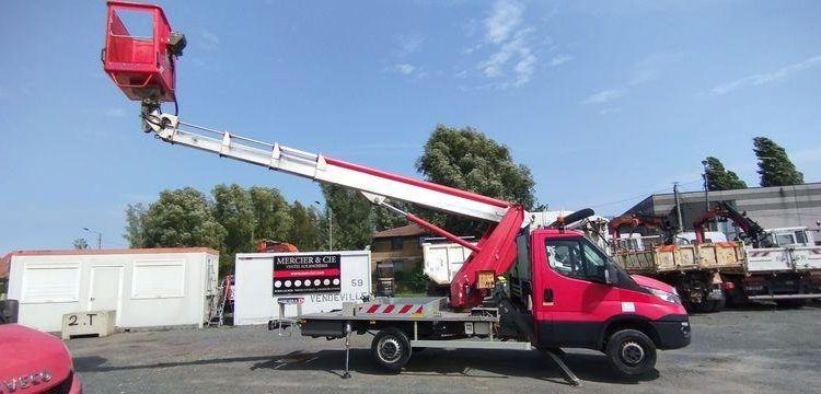 IVECO 35S11 AVEC NACELLE MULTITEL MT202DS 20M ROUGE DS-558-CW