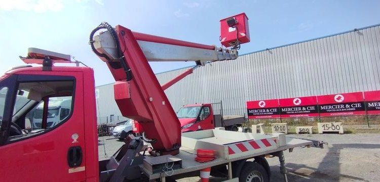 IVECO 35S11 AVEC NACELLE MULTITEL MT202DS 20M ROUGE DS-558-CW