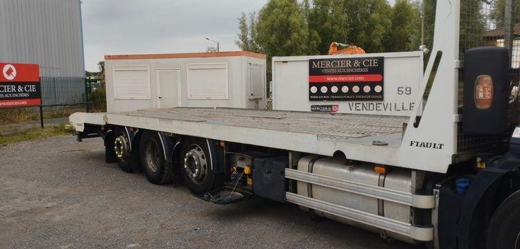 IVECO CAMION PLATEAU BASCULANT DIESEL – PV 13,49 T – PTAC 32T – PTRA 44T – 414176 KMS BLANC DW-381-JE