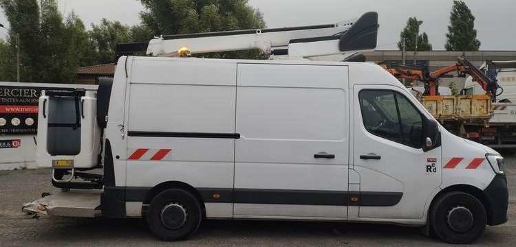 RENAULT MASTER NACELLE 12m – DIESEL – 22056 KMS – ANNEE 2021 BLANC GD-289-NH