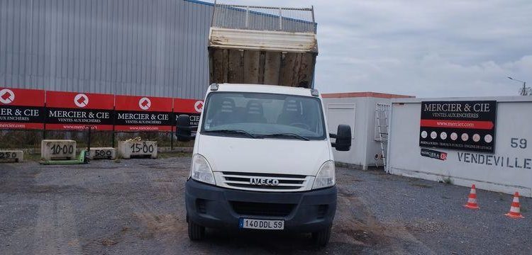 IVECO 35J BENNE DIESEL – 148039 KMS NON GARANTI – ANNEE 2008 BLANC 140DDL59