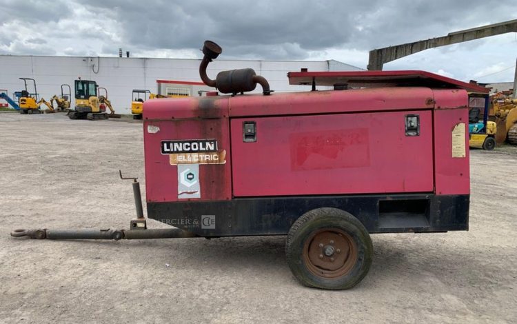 LINCOLN ELECTRIC SAE 300  GSA748201