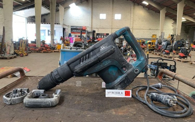 MAKITA HM1213C  PIQ010005