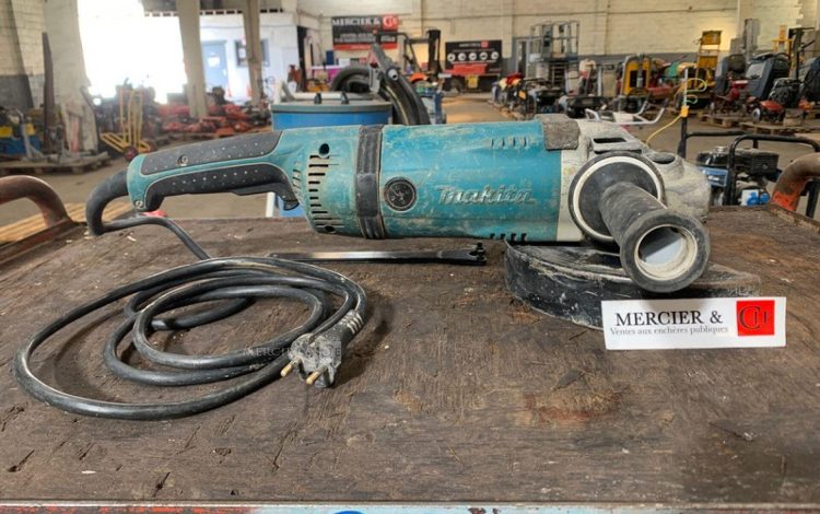 MAKITA GA9030S  MEU010687