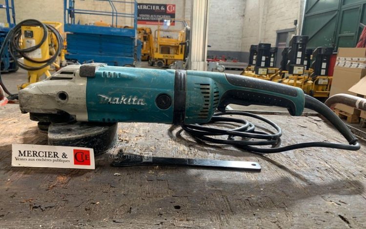 MAKITA GA9030S  MEU010687