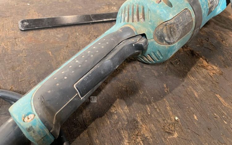 MAKITA GA9030S  MEU010687