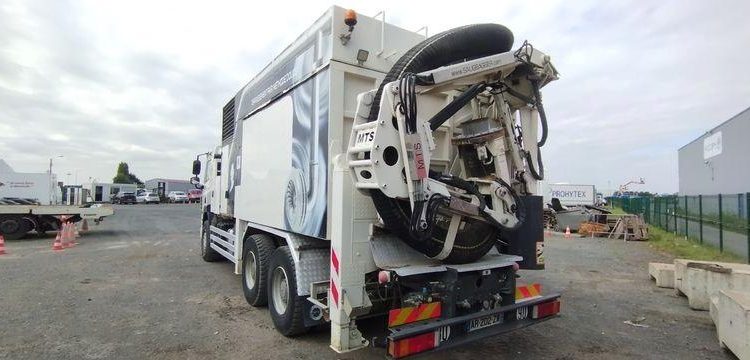 DAF DAF CF 85 + ASPIRATEUR MTS – DIESEL – 265291 KMS – ANNEE 2010 BLANC AR-202-ZW