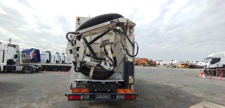 DAF DAF CF 85 + ASPIRATEUR MTS – DIESEL – 265291 KMS – ANNEE 2010 BLANC AR-202-ZW